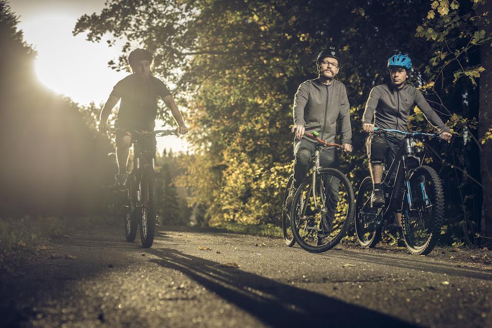 What Clothing to Wear for Winter Cycling and Other Tips for Beginners –  Weekendbee - premium sportswear